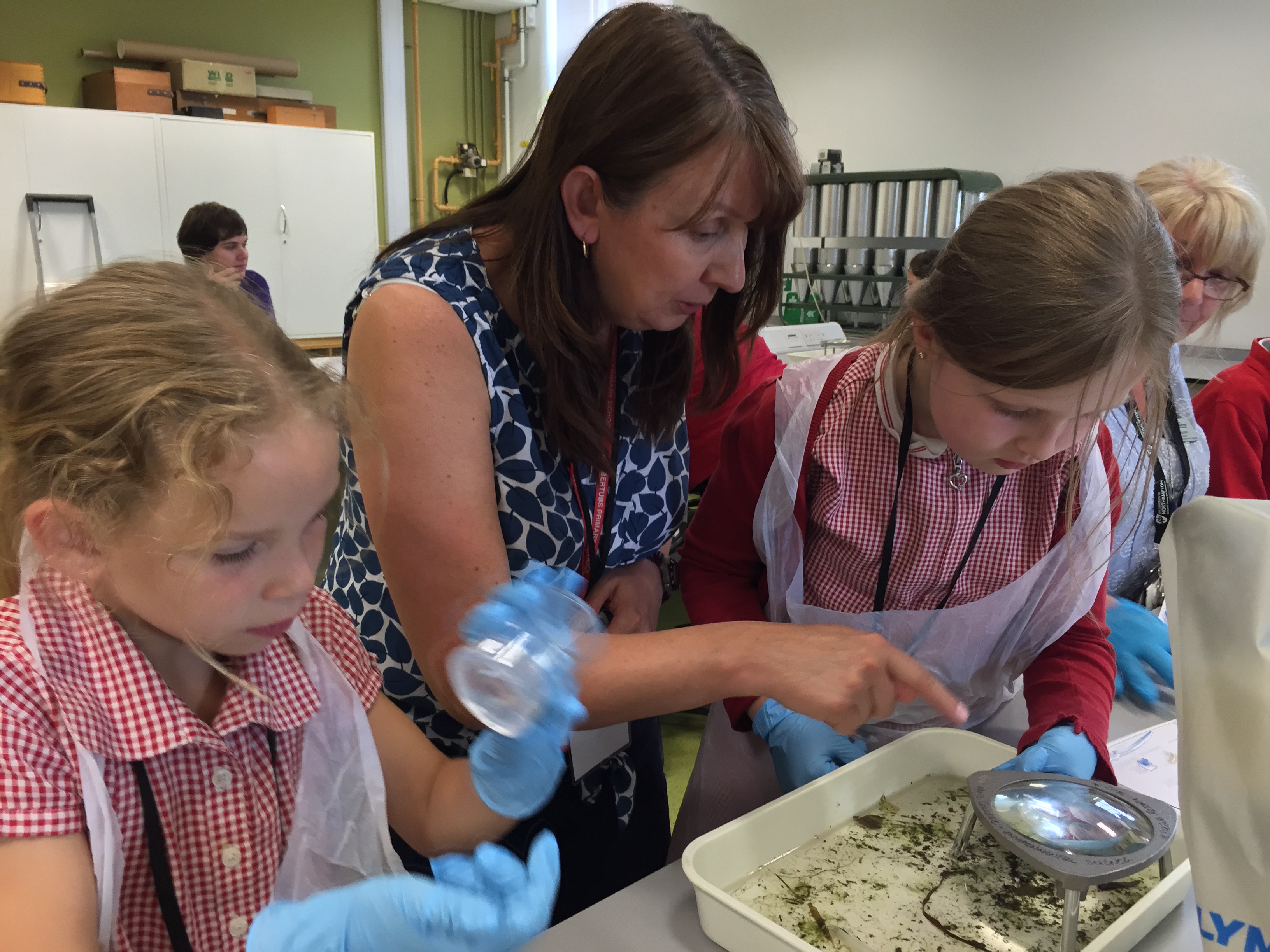 Abington-Vale-Primary-School-Pupils-at-University-of-Northampton-science-day